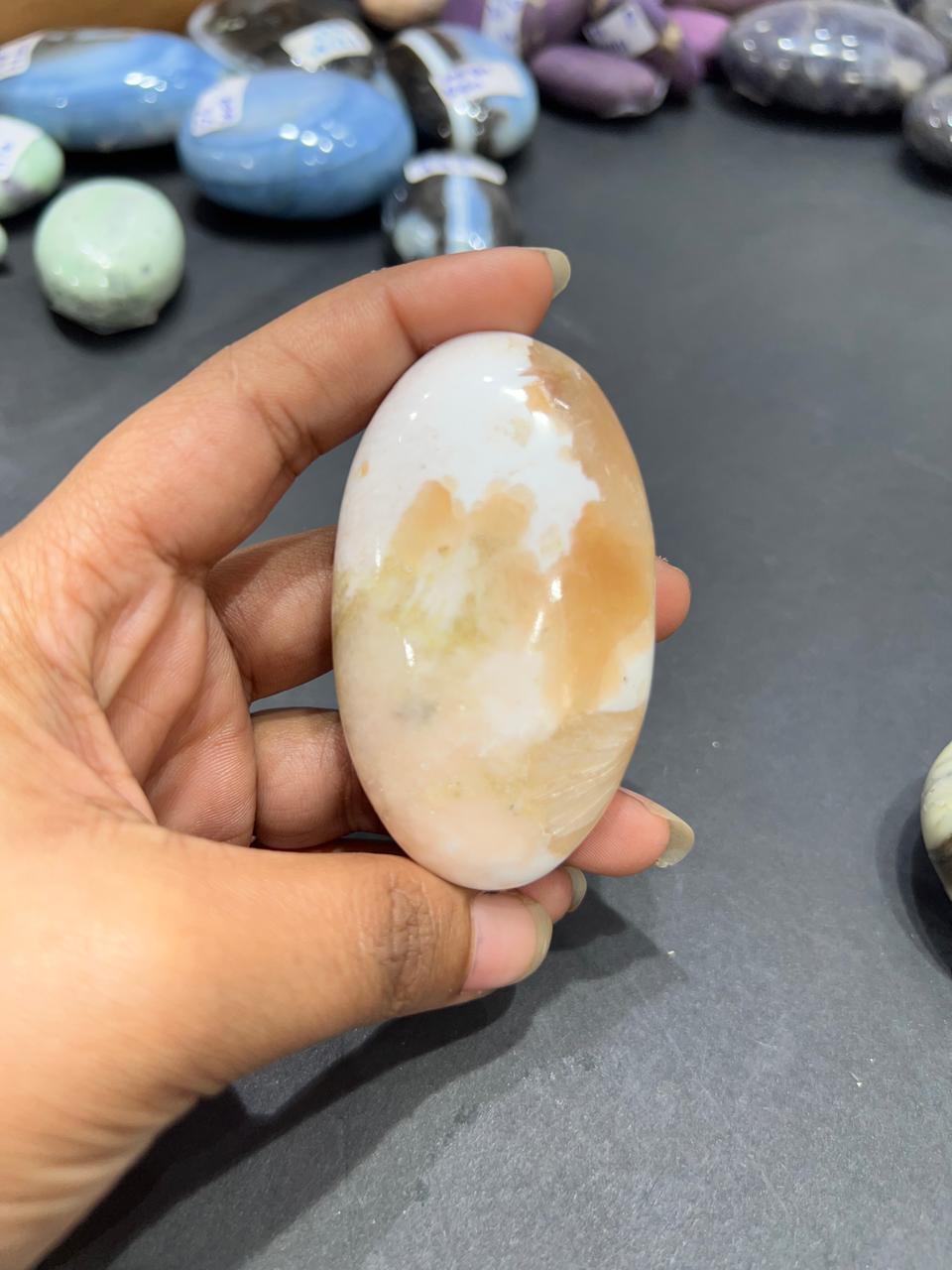 Stilbite Palm Stone