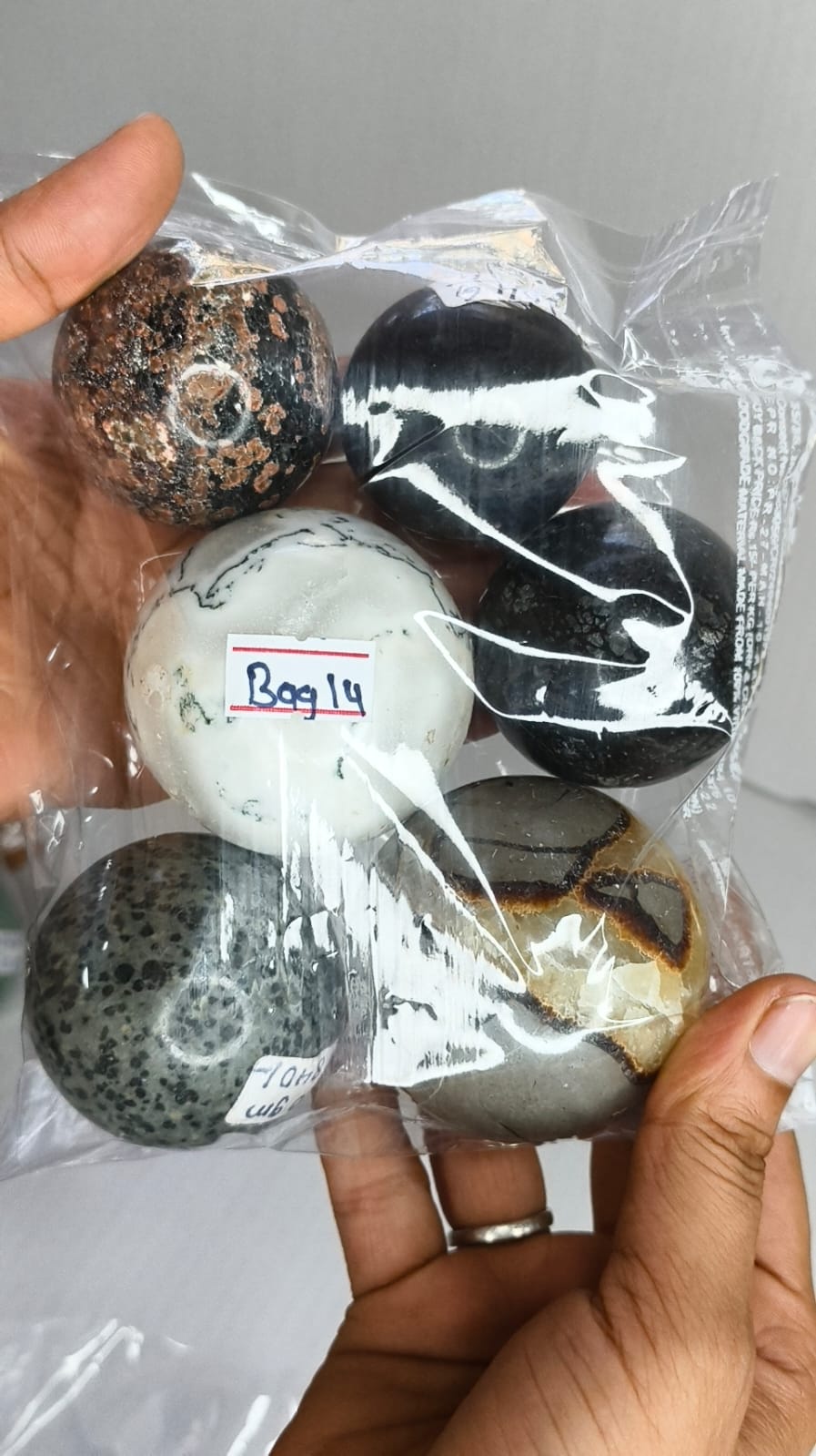 MIX STONE SPHERE BAG 14 - 1 KG, 6 PCS