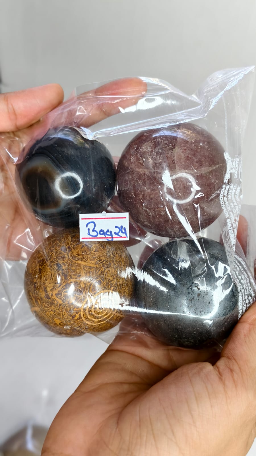 MIX STONE SPHERE BAG 24 - 1 KG, 4 PCS