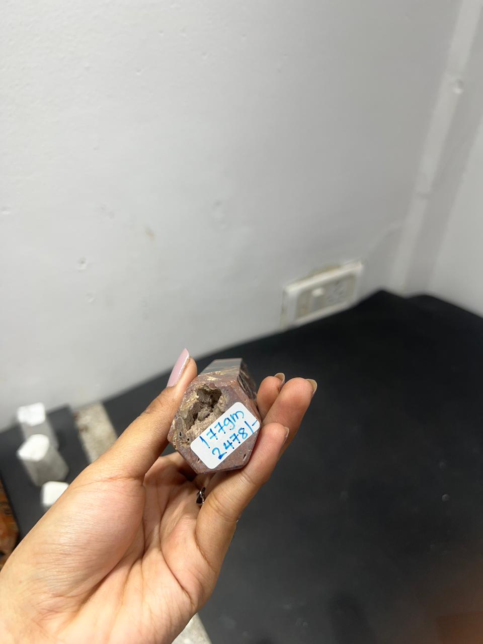 Red Agate Tower 177g