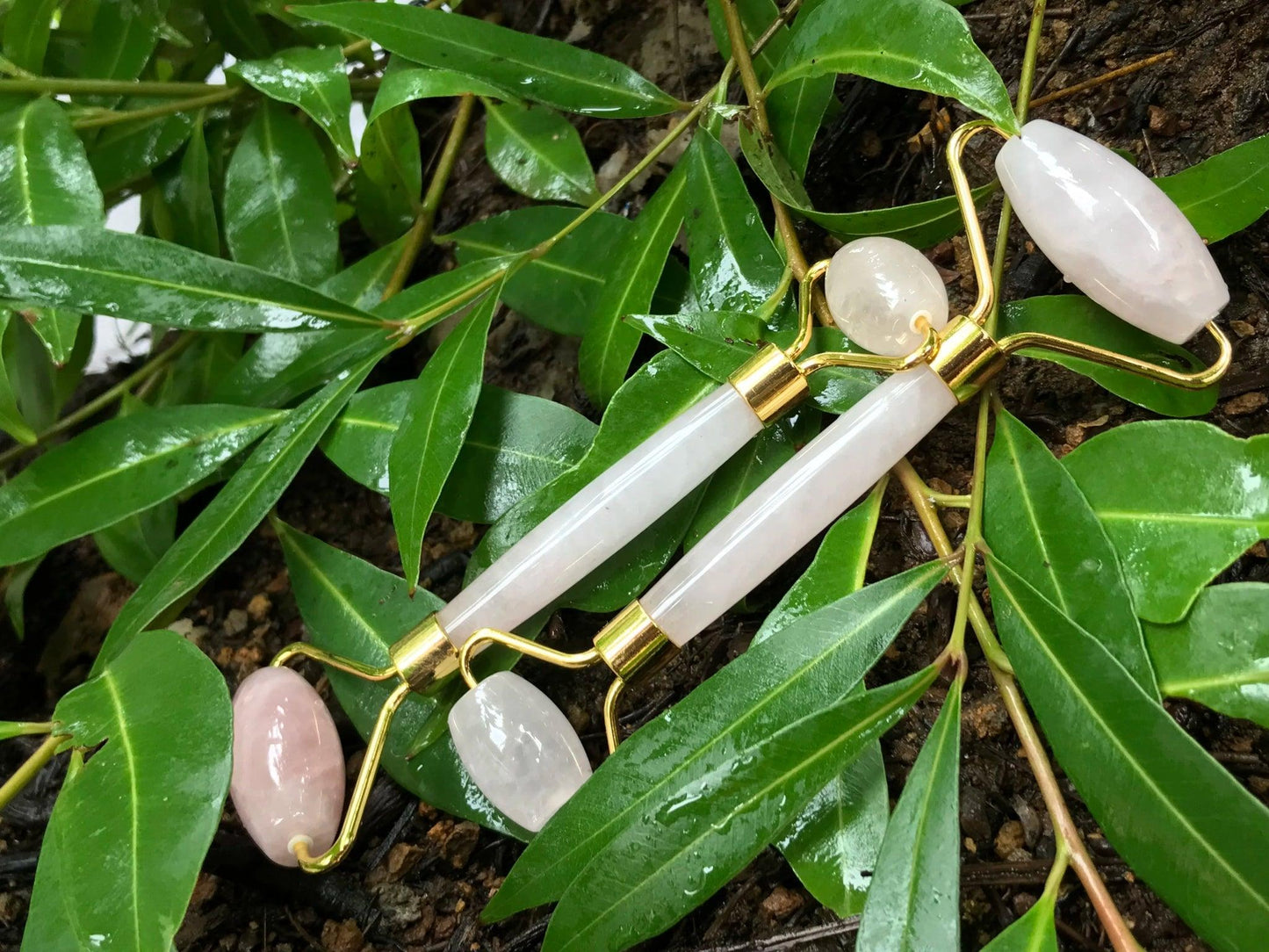 Rose Quartz Roller in india - Aeora Rocks - AEORA ROCKS INDIA - Healing Crystals superstore