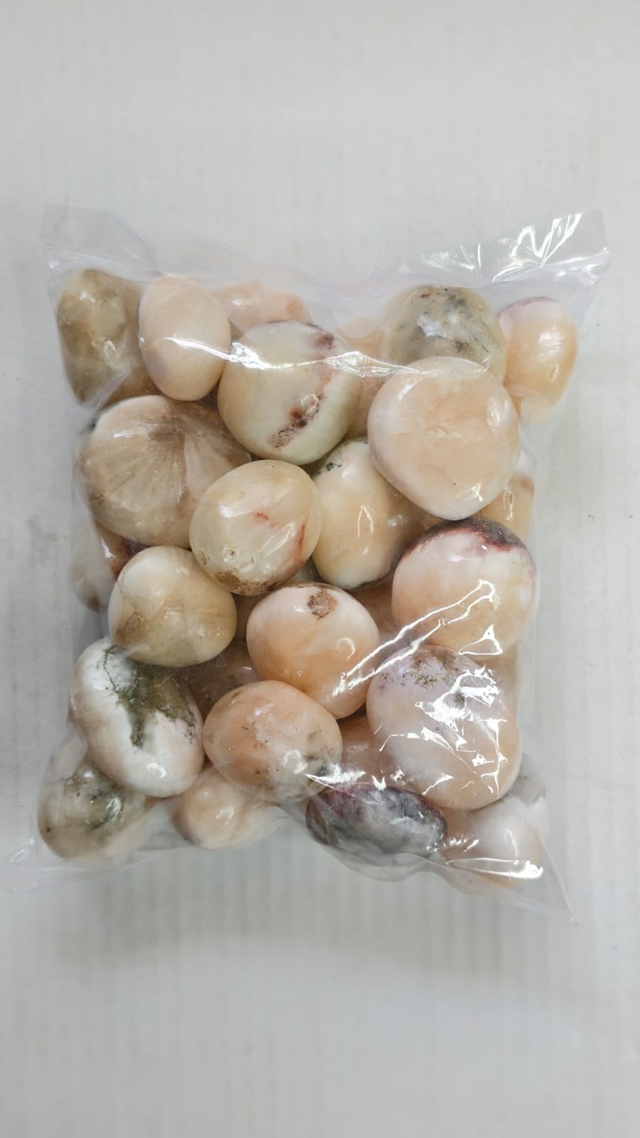STILBITE WITH RED HEULANDITE TUMBLE STONES - 1 KG