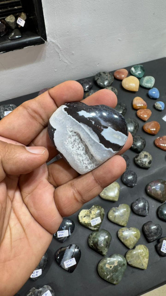 Black Zebra Agate Heart 88g