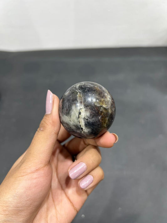 Iolite Sphere 150g