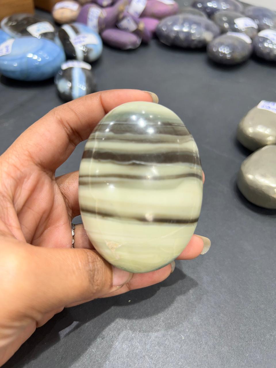 Bounded Infinite Palm Stone