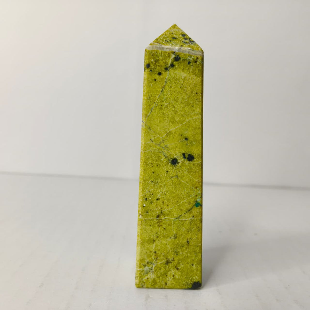 Lizardite Obelisk/Tower: The Stone of New Beginnings – Heart Chakra & Kundalini Healing - AEORA ROCKS INDIA -Healing Crystals superstore
