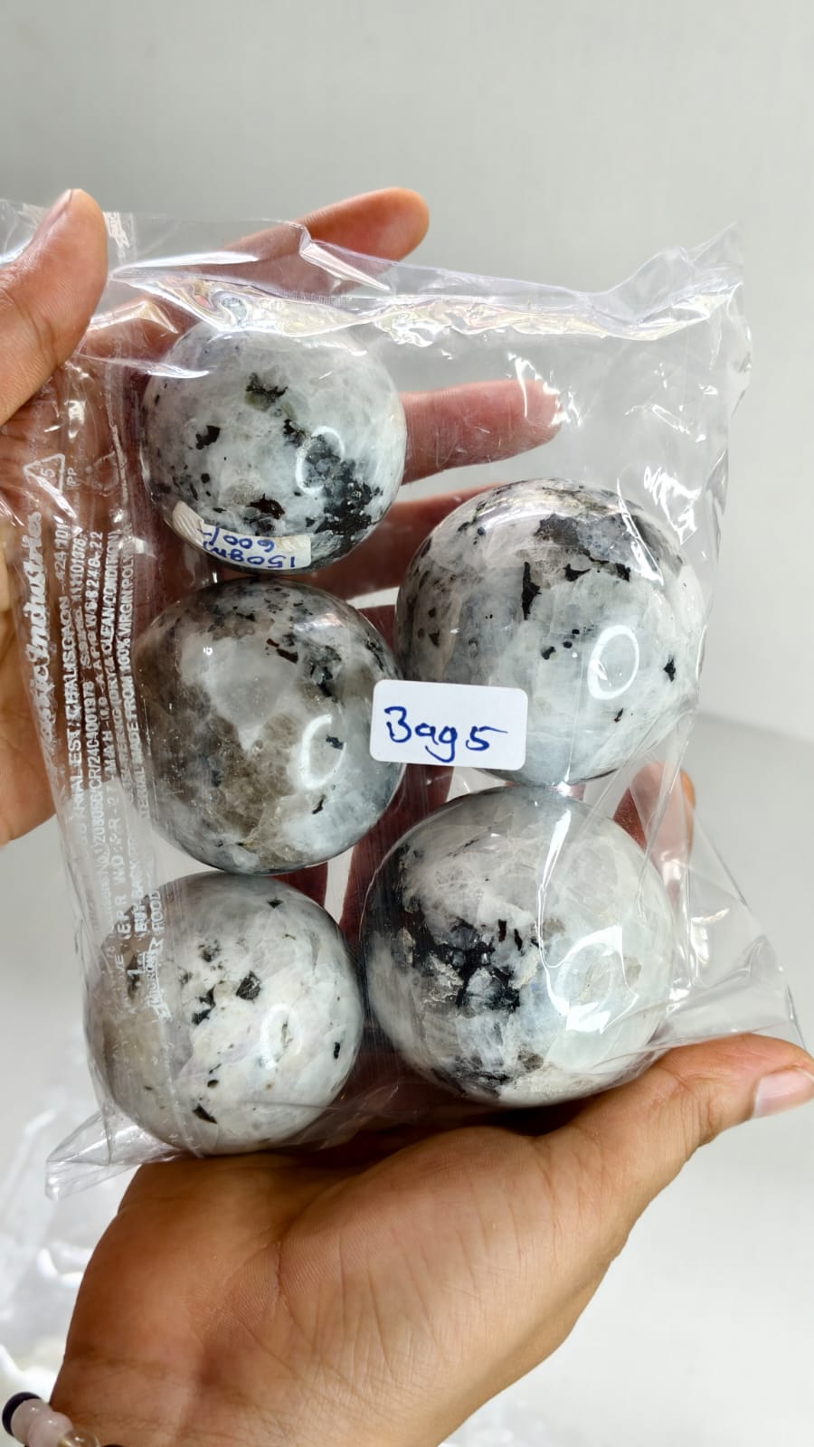 RAINBOW MOONSTONE SPHERES  BAG 5 - 1 KG, 5 SPHERES