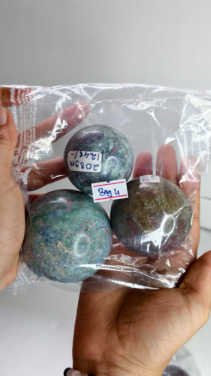 RUBY KYANITE SPHERE BAG 4 - 1 KG, 3 PCS