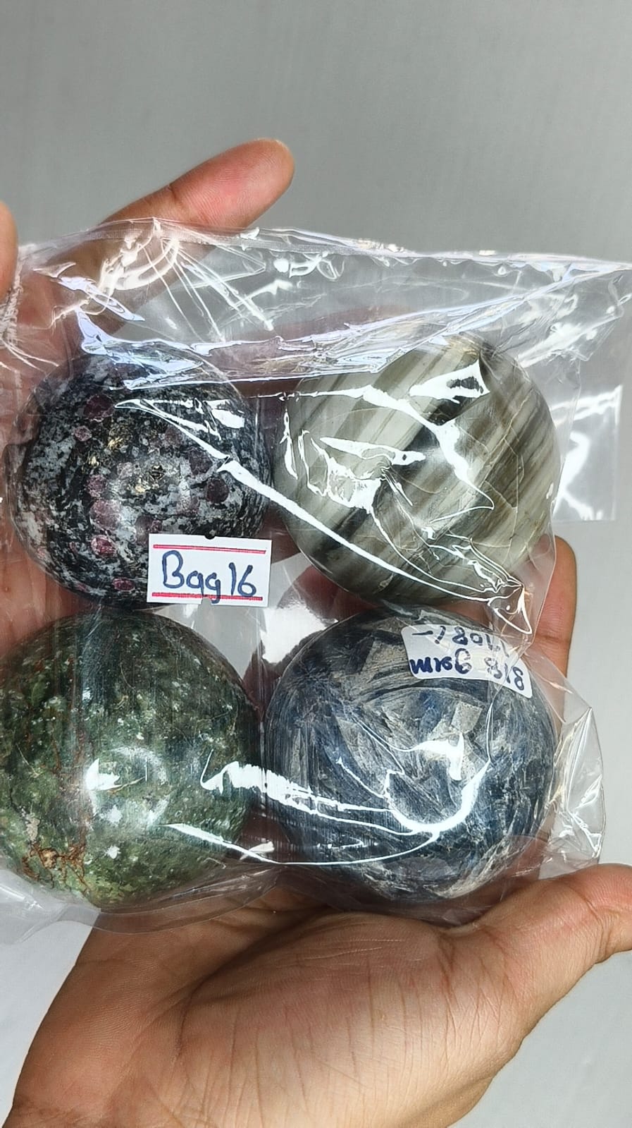 MIX STONE SPHERE BAG 16 - 1 KG, 4 PCS