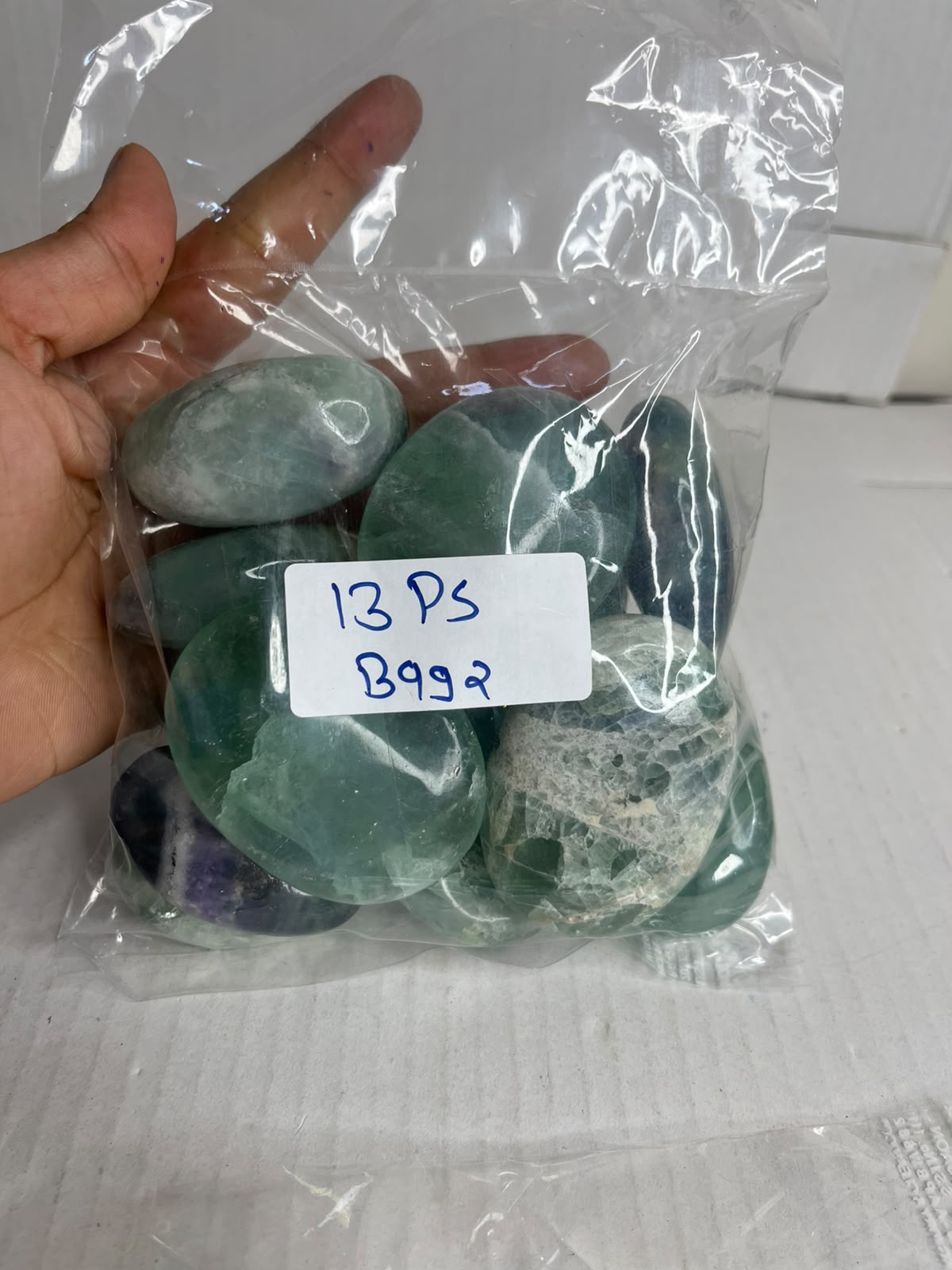 MULTI FLUORITE PALM STONE BAG 2 - 1 KG, 13 PCS