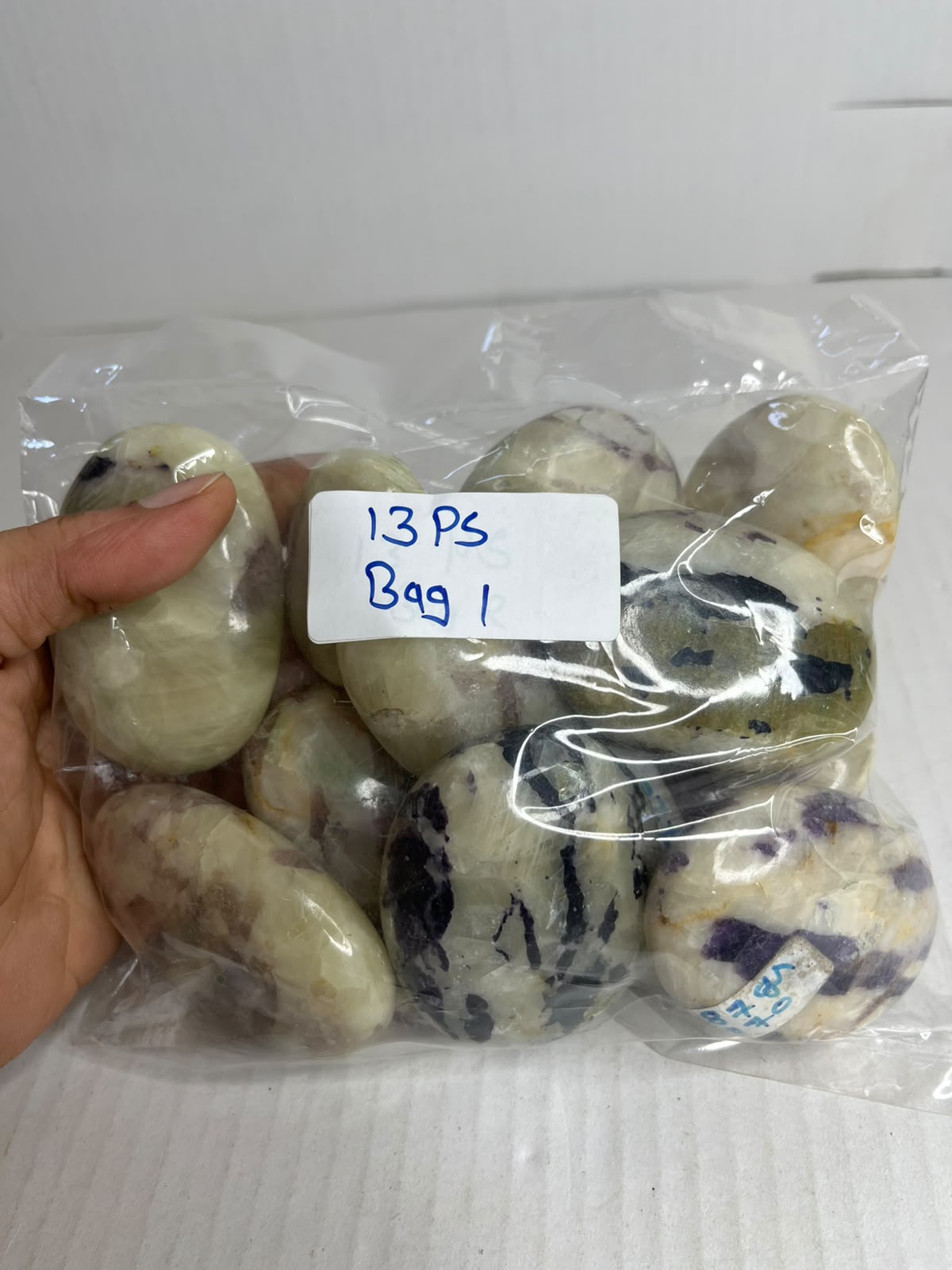FLUORITE WITH CALCITE  PALMSTONE BAG 1 - 1KG, 13 PCS