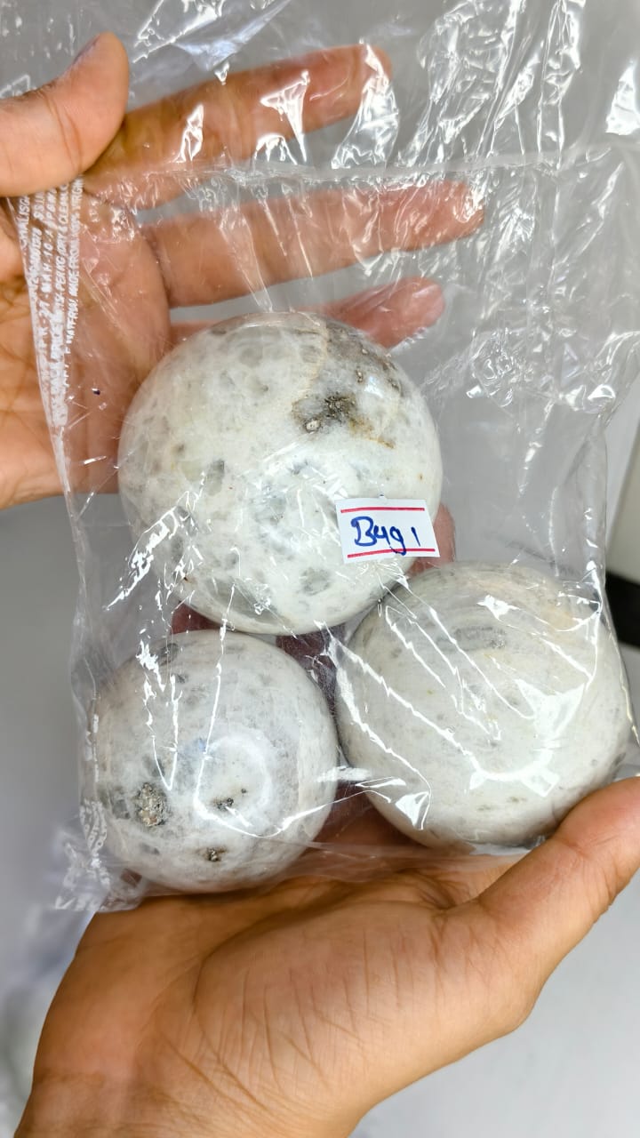 WHITE FELDSPAR SPHERE BAG 1 - 1KG, 3 PCS
