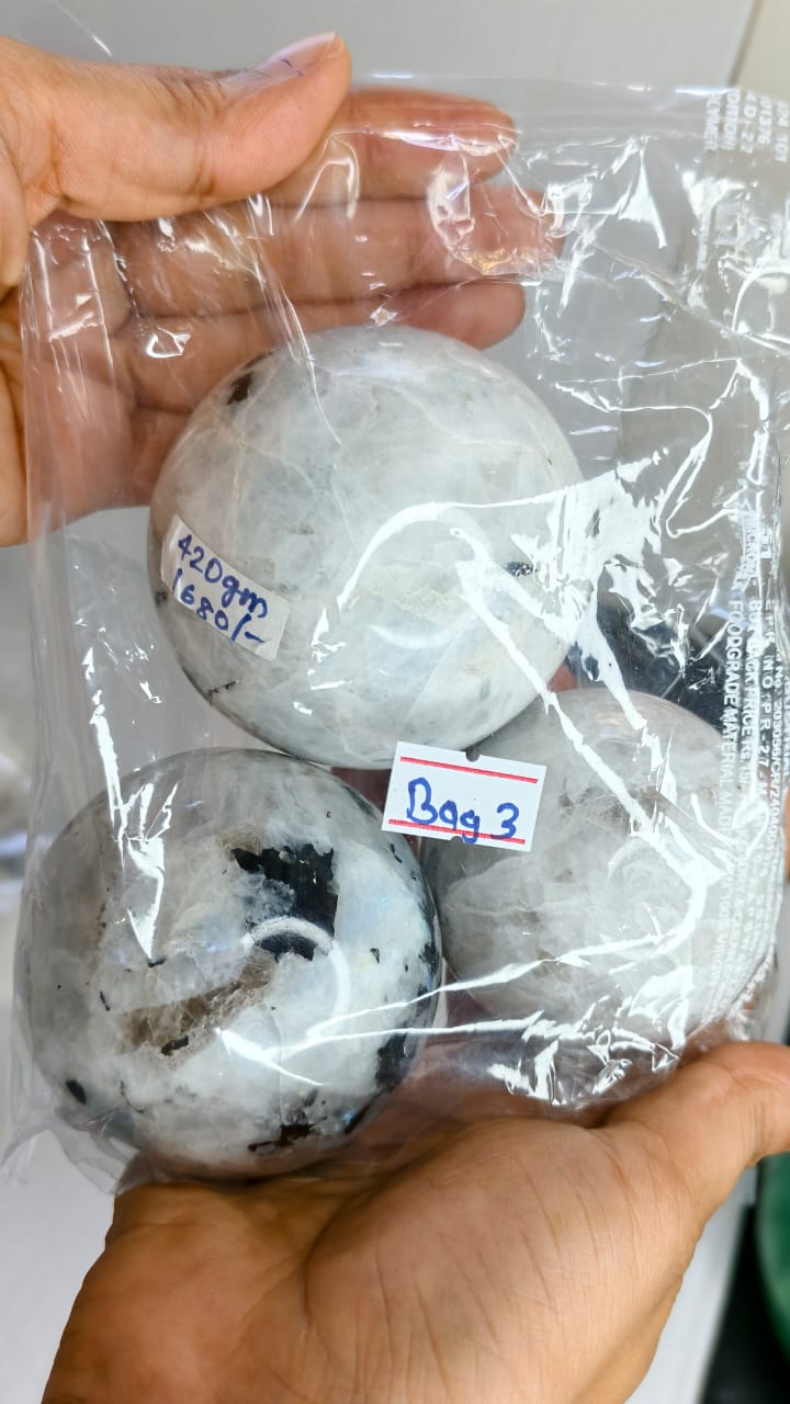 WHITE FELDSPAR SPHERE BAG 3 - 1KG, 3 PCS